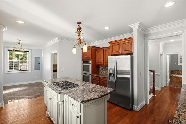 33528 Rhonswood Street, Farmington Hills, MI 48335