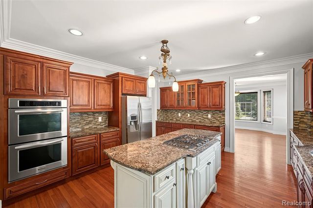 33528 Rhonswood Street, Farmington Hills, MI 48335