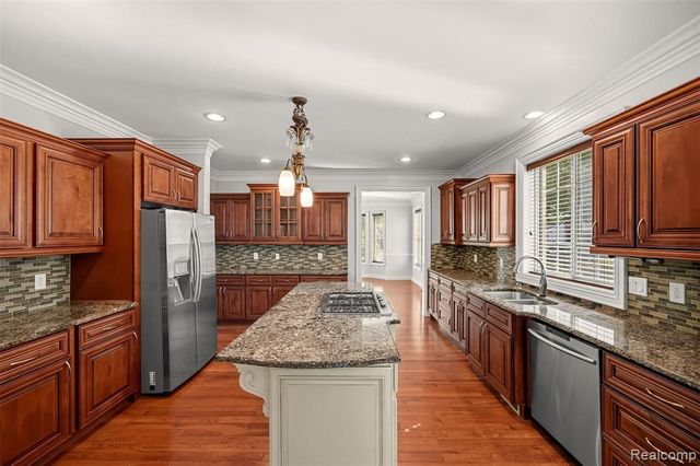 33528 Rhonswood Street, Farmington Hills, MI 48335