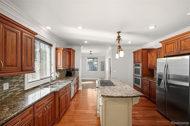 33528 Rhonswood Street, Farmington Hills, MI 48335