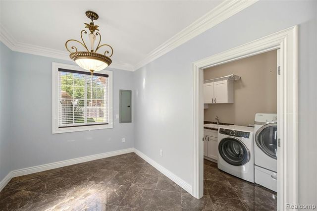 33528 Rhonswood Street, Farmington Hills, MI 48335