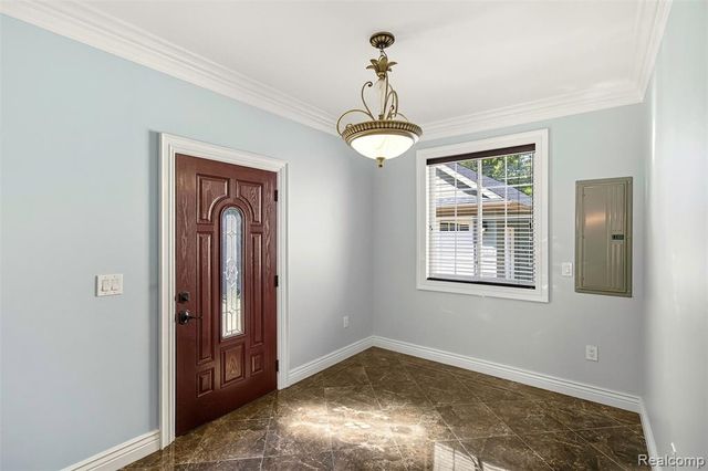 33528 Rhonswood Street, Farmington Hills, MI 48335