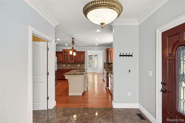 33528 Rhonswood Street, Farmington Hills, MI 48335