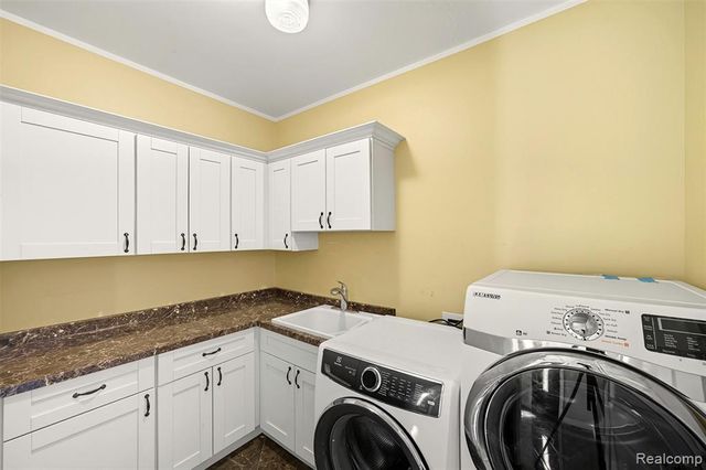 33528 Rhonswood Street, Farmington Hills, MI 48335