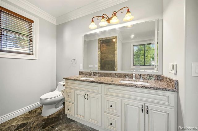 33528 Rhonswood Street, Farmington Hills, MI 48335