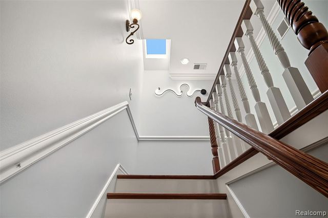 33528 Rhonswood Street, Farmington Hills, MI 48335