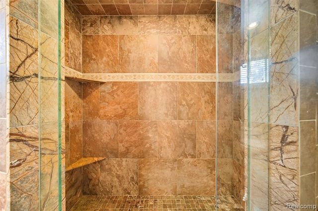 33528 Rhonswood Street, Farmington Hills, MI 48335