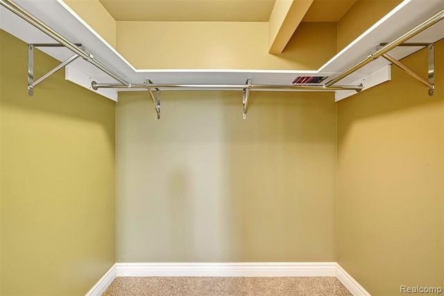 33528 Rhonswood Street, Farmington Hills, MI 48335