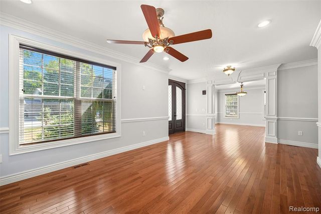 33528 Rhonswood Street, Farmington Hills, MI 48335