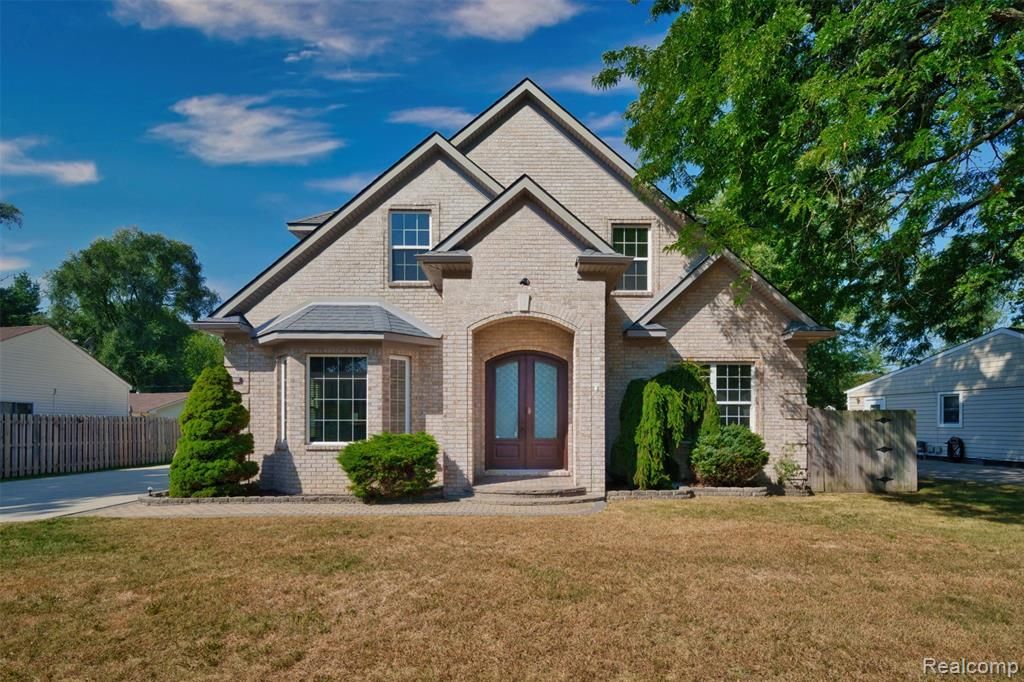 33528 Rhonswood Street, Farmington Hills, MI 48335