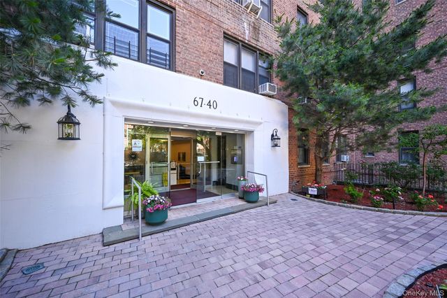 67-40 Yellowstone Boulevard 4M, Forest Hills, NY 11375