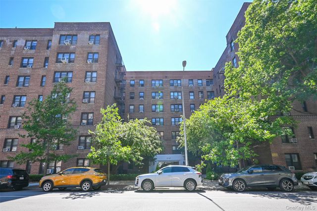 67-40 Yellowstone Boulevard 4M, Forest Hills, NY 11375