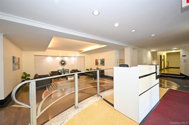 67-40 Yellowstone Boulevard 4M, Forest Hills, NY 11375