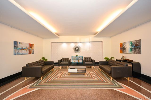 67-40 Yellowstone Boulevard 4M, Forest Hills, NY 11375