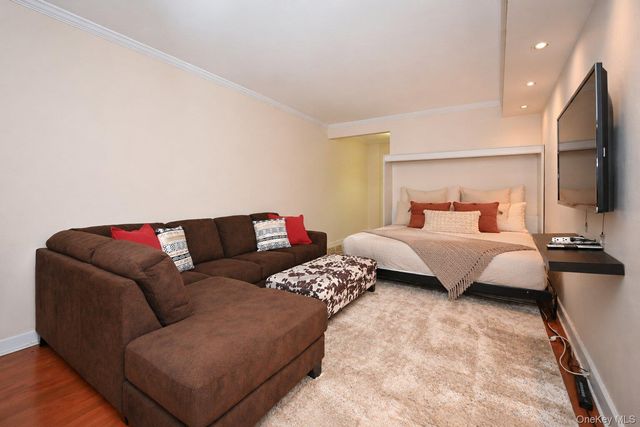 67-40 Yellowstone Boulevard 4M, Forest Hills, NY 11375