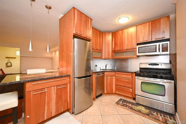67-40 Yellowstone Boulevard 4M, Forest Hills, NY 11375