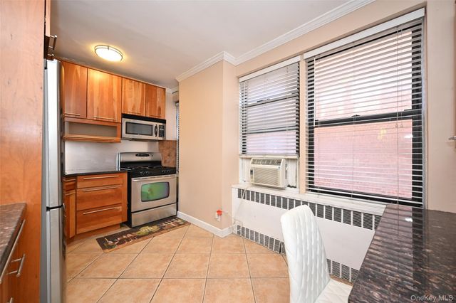 67-40 Yellowstone Boulevard 4M, Forest Hills, NY 11375