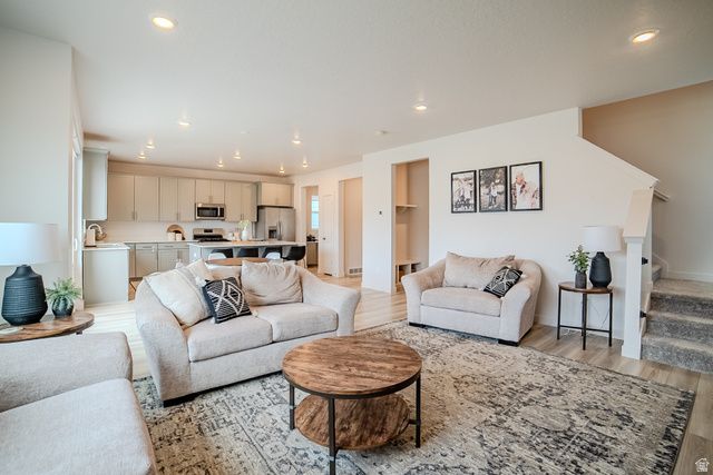 2517 N VELVET MOON DR, Saratoga Springs, UT 84045