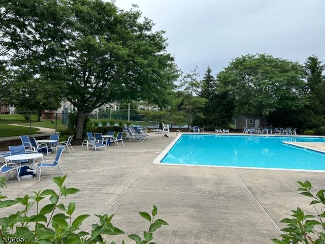 287 Morning Glory Ct, Readington Twp., NJ 08889