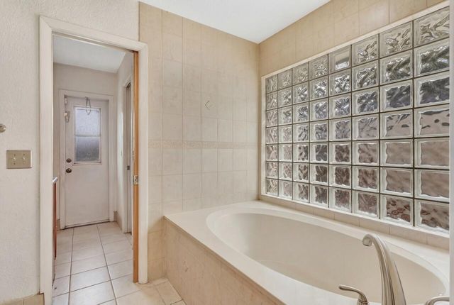 1280 NW 114th Avenue, Coral Springs, FL 33071