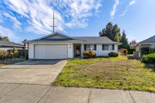 3046 Crystal Mountain Avenue, Medford, OR 97504