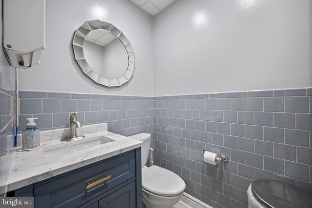 338 N CHARLES ST, Baltimore, MD 21201