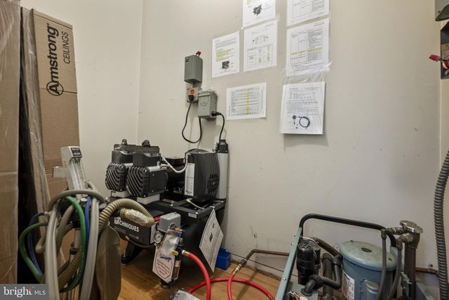 338 N CHARLES ST, Baltimore, MD 21201