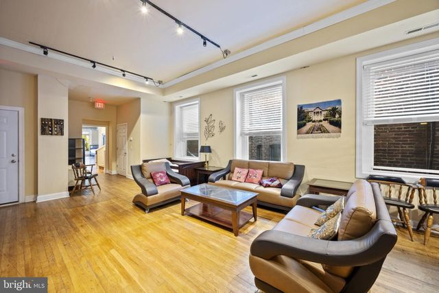 338 N CHARLES ST, Baltimore, MD 21201