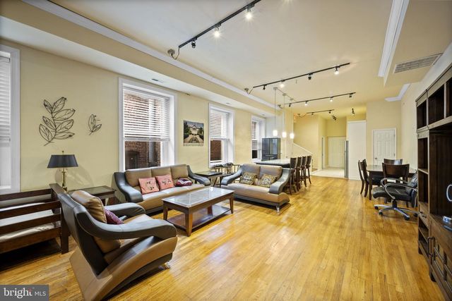 338 N CHARLES ST, Baltimore, MD 21201