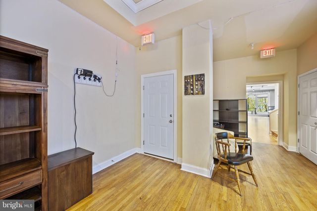 338 N CHARLES ST, Baltimore, MD 21201