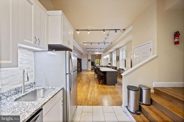 338 N CHARLES ST, Baltimore, MD 21201