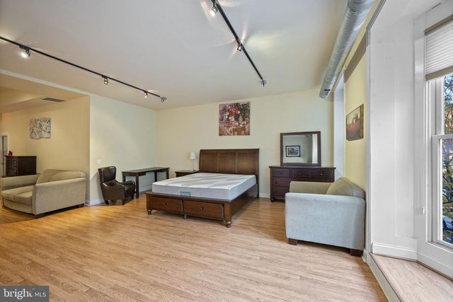 338 N CHARLES ST, Baltimore, MD 21201