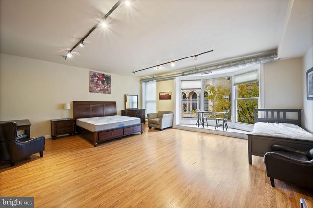 338 N CHARLES ST, Baltimore, MD 21201