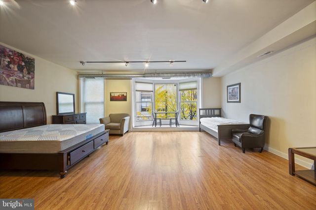 338 N CHARLES ST, Baltimore, MD 21201