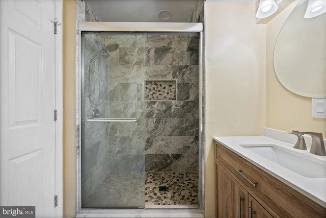 338 N CHARLES ST, Baltimore, MD 21201