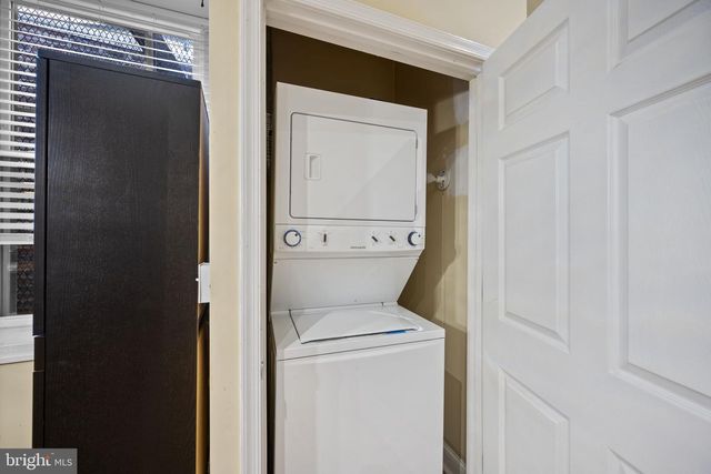 338 N CHARLES ST, Baltimore, MD 21201