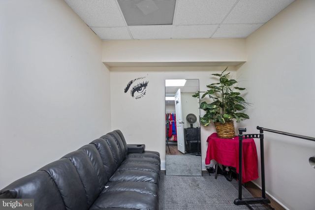 338 N CHARLES ST, Baltimore, MD 21201