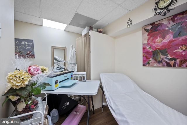 338 N CHARLES ST, Baltimore, MD 21201