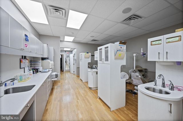 338 N CHARLES ST, Baltimore, MD 21201