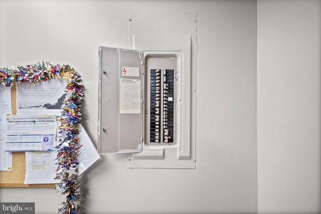 338 N CHARLES ST, Baltimore, MD 21201