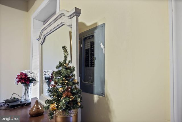 338 N CHARLES ST, Baltimore, MD 21201