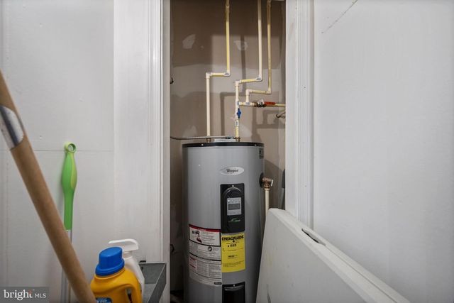 338 N CHARLES ST, Baltimore, MD 21201