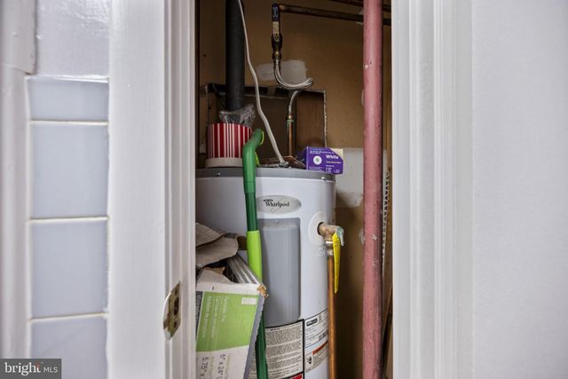 338 N CHARLES ST, Baltimore, MD 21201