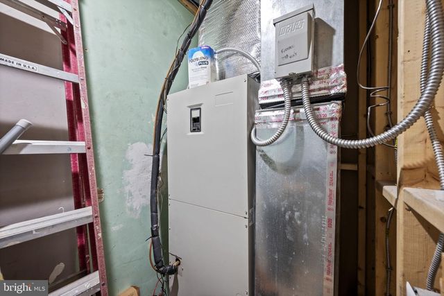 338 N CHARLES ST, Baltimore, MD 21201