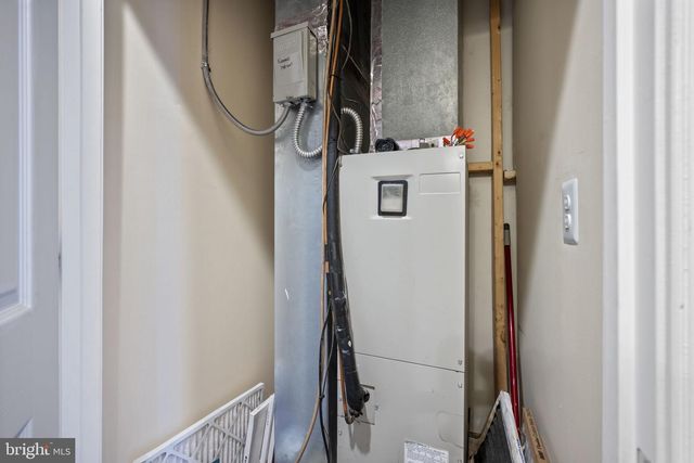 338 N CHARLES ST, Baltimore, MD 21201