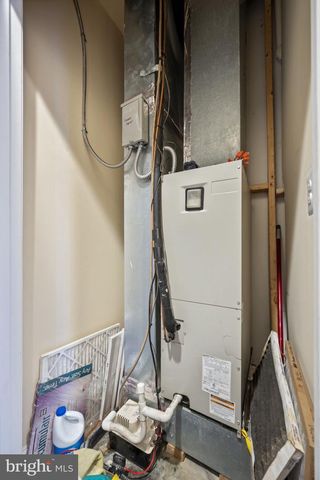 338 N CHARLES ST, Baltimore, MD 21201