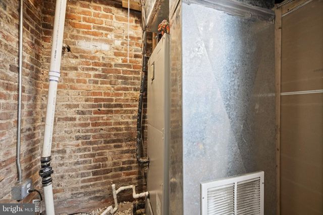 338 N CHARLES ST, Baltimore, MD 21201