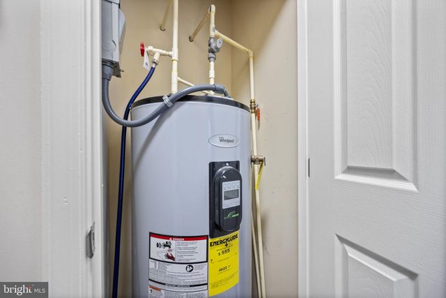 338 N CHARLES ST, Baltimore, MD 21201