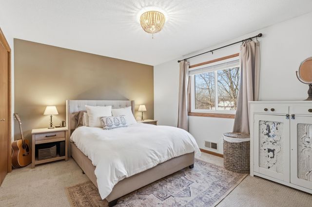 3048 Camelot Circle, Woodbury, MN 55125