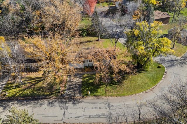 3048 Camelot Circle, Woodbury, MN 55125